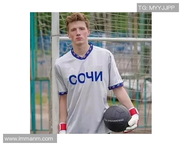 足球球星同款T恤品牌推荐 打造明星球员同款穿搭风潮 足球球星同款T恤品牌推荐 打造明星球员同款穿搭风潮